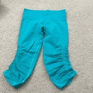 Teal lulu lemon capris